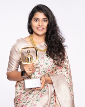 Saranya Pradeep Instagram - Announcing the winner of NEXA Streaming Academy Awards BEST SUPPORTING ACTOR, WEB ORIGINAL FILM (FEMALE) Regional #Bhamakalapam1 : @iam_sharanyapradeep 

#NEXAStreamingAcademyAwards #NEXA #NEXAExperience #CreateInspire #StreamingAwards #SAA