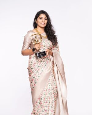 Saranya Pradeep Instagram - Announcing the winner of NEXA Streaming Academy Awards BEST SUPPORTING ACTOR, WEB ORIGINAL FILM (FEMALE) Regional #Bhamakalapam1 : @iam_sharanyapradeep 

#NEXAStreamingAcademyAwards #NEXA #NEXAExperience #CreateInspire #StreamingAwards #SAA