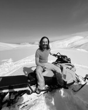 Sarp Can Köroğlu Instagram - Ne hafta sonuydu benim için anlatamam 😍 Başta kardeşim @sedat_celenk ve @usiuludag olmak üzere hocalar @snowmobileturkey ve @uzgasmesut a herkese çok teşekkürler