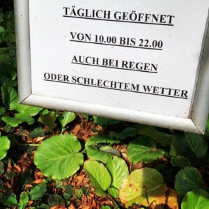 Sascha Lobo Instagram - Du weisst, Du bist in Hamburg, wenn ausdrücklich unterschieden wird zwischen „Regen“ und „schlechtem Wetter“. #hamburg #wetter #regen #plantenunblomen