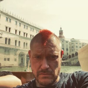 Sascha Lobo Instagram - LEUTE UNBEDINGT ABCHECKEN ABSOLUTER GEHEIMTIPP: Venedig, Canale Grande, wirklich unglaublich sehenswert, am besten mit dem Boot durch, weil wusste ich auch nicht, in #Venedig (Italien) gibt es keine Straßen, sondern Kanäle! 

#geheimtipp #canalegrande #venedig #rialtobrücke