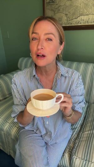 Sasha Alexander Instagram - #convosandcoffee w/ wonderful actress & activist @sharonelawrence we talk our experiences with identifying misogyny at work, our experiences and ways to stay positive & loving what we do. Also check out @healthebay @womeninfilmla organizations that Sharon supports and works tirelessly for. Much love! ☕️☕️☕️. Todays coffee by @dreamycoffeeco