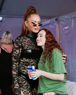 Sasha Colby Instagram - we really did that @chappellroan !! thank you so much for welcoming me on stage with you for this incredible moment ✨ 

📸 @travistrautt @gracelindseyphoto