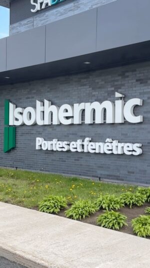 Saskia Thuot Instagram - J’accompagne mon amie Lulu @hughes.lulu pour le choix de sa nouvelle porte d’entrée chez @portesfenetresisothermic (les meilleurs) dont je suis fière ambassadrice. Suivons Lulu dans sa prise de décision. La porte d’entrée, en plus d’être un bon investissement et souvent c’est ce qu’on remarque en premier sur la maison, elle mérite qu’on lui donne de l’attention ♡

#isothermic #portesetfenetresisothermic #reno