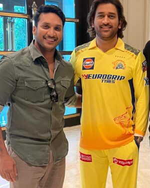 Sathish Krishnan Instagram - Sollitean sollitean action sollitean . Priceless and best fanboy moment .thanks to my director @akshay.sundher 🤗🤗. One of my best 9to6 call sheet. #csk #msdhoni #choreographerlife @mahi7781 love you sir