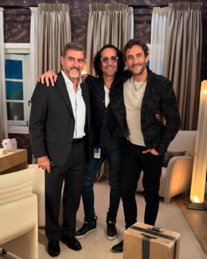 Saúl Lisazo Instagram - En set con @robertoromanomx y el direc @soyvaroni @telemundoseries #seddevenganza 🎥