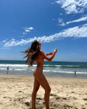 Savannah Clarke Instagram - L I G H T 
A N D 
S H A D E
___________________________________

The right ones 
will understand 
The value in 
loving both 
Your light and your shadow 

_____________________________________
#Manhatten #ManhattenBeach #BeachDay #Swimwear #BeachVibes #SunSandSea #SandyToes #OceanBreeze #GoldenWeather #BeachLife #SaltLife #BikiniWeather #SummerFun #HappyPlace #CoffeeAlways #NoMakeUpDays #Reset
____________________________________