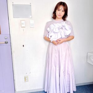Sayaka Isoyama Instagram - 先日放送
テレビ東京系『世界が騒然！本当にあった(秘)衝撃ファイル』
まだまだ衝撃な事がありましたね！！
楽しかったです！

ニット @mystrada_official
スカート @jusglitty_official