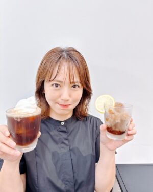 Sayaka Isoyama Instagram - #PR #ジャックコーク

みなさん、
コークハイのジャックコークを飲んだことがありますか？

そのまま飲んでも美味しいジャックコークだけど、
夏の暑い日にぴったりなレシピがあるんです！

ジャックコークにバニラアイスをのせてつくる
ギルティフロートと、
ジャックコークを凍らせてつくる酔えるかき氷

夏はバーベキューだったり、
アウトドアを楽しむイベントが盛りだくさん。

そんな時にも楽しめるドリンクだし、
家で涼しくいただくっていうのもまたいいですね

ジャックコークさんの公式アカウント
 @jackandcoke_jp
でアウトドアや大人のバーベキューにぴったりのレシピを
紹介してるみたいなので気になった人は参考にして作ってみてね！

#大人のバーベキューにジャックコーク
ストップ！20歳未満飲酒・飲酒運転。
妊娠中や授乳期の飲酒はやめましょう。
#お酒は20歳になってから