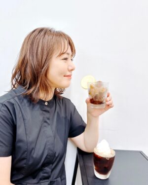 Sayaka Isoyama Instagram - #PR #ジャックコーク

みなさん、
コークハイのジャックコークを飲んだことがありますか？

そのまま飲んでも美味しいジャックコークだけど、
夏の暑い日にぴったりなレシピがあるんです！

ジャックコークにバニラアイスをのせてつくる
ギルティフロートと、
ジャックコークを凍らせてつくる酔えるかき氷

夏はバーベキューだったり、
アウトドアを楽しむイベントが盛りだくさん。

そんな時にも楽しめるドリンクだし、
家で涼しくいただくっていうのもまたいいですね

ジャックコークさんの公式アカウント
 @jackandcoke_jp
でアウトドアや大人のバーベキューにぴったりのレシピを
紹介してるみたいなので気になった人は参考にして作ってみてね！

#大人のバーベキューにジャックコーク
ストップ！20歳未満飲酒・飲酒運転。
妊娠中や授乳期の飲酒はやめましょう。
#お酒は20歳になってから