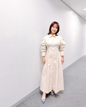Sayaka Isoyama Instagram - 先日出演した
関西テレビ『ウラマヨ！』の衣裳

ワンピース @casa_fline

ジレ @olu.myself
Tシャツ @normajeansblu
スカート @jusglitty_official