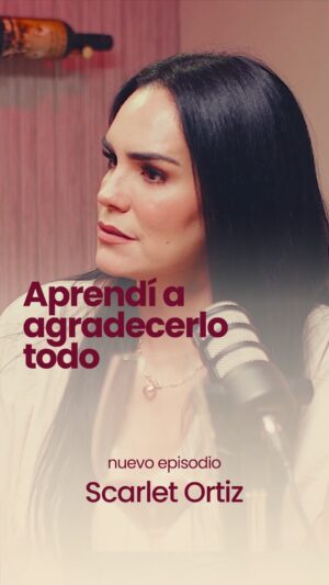 Scarlet Ortiz Instagram - “La queja es un hábito que conduce a la Miseria” Las personas quieren ser Felices como lo menciona Scarlet Ortiz @ortizscarlet pero viven en la queja, quieren que todo cambie, pero se niegan a cambiar. Usa tu energía para Agradecer y crear, para disfrutar y ser FELIZ! Así como nosotras en este episodio tan especial 🍷✨💃🏼 Por cierto, vean el episodio completo, en especial el final… 

Escribe Agradecer y te envío el link 🔗 por tu DM 🤩 También en mi Bio lo puedes encontrar!

Gracias a todos por llevar este Podcast a otro Nivel 🚀
Mis estudios @wecordstudios 
@spinexcenters 
@trapicalwineimports 
@casamarianomiami 
@tiwi_usa 

#hoyvino #reels #vino #podcast #agradecer #vida