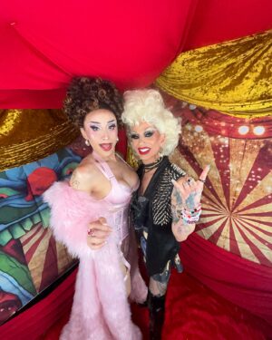 Scarlett Bobo Instagram - DRAG CON DAY 2 ROUND UP’!
•
•
•
Thank you for everyone who came to stop by and share your stories and love and light! @rupaulsdragcon is always such an amazing weekend I look forward too! 
Can’t wait to do it all over again!
Photo by @davidelaffe