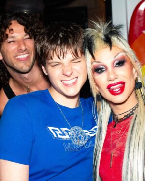 Scarlett Bobo Instagram - IDOL WORSHIP!
•
•
Every Thursday at @beachesweho brought to you by @thecococayne 
📸 @heyitsbenjaminn