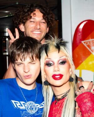 Scarlett Bobo Instagram - IDOL WORSHIP!
•
•
Every Thursday at @beachesweho brought to you by @thecococayne 
📸 @heyitsbenjaminn