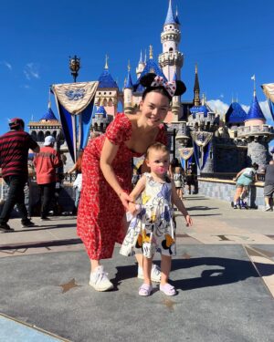 Scarlett Hefner Instagram - Betsy’s first trip to Disneyland. We had the best time 🧚