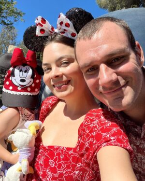 Scarlett Hefner Instagram - Betsy’s first trip to Disneyland. We had the best time 🧚