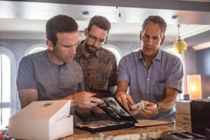 Scott Bakula Instagram - ‪We have a new episode tonight! The NCIS team uncovers a serial killer and it looks like Gregorio could be the next victim. @NCISNewOrleans @CBS @jaydschwartz #NCISNOLA ‬