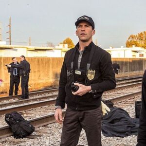 Scott Bakula Instagram - Tune in tonight for a new action packed episode of #NCISNOLA @CBS @JDS_PR @NCISNewOrleans @jaydschwartz