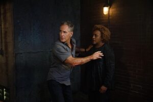 Scott Bakula Instagram - I love working with this woman @cchpounder ! Tune in tonight for a great new episode. @ncisnola @cbstv #ncisneworleans #cbs