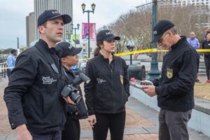 Scott Bakula Instagram - Tonight's episode finds us investigating the kidnapping of a Congressional aide after a hitman saves her. Make sure you tune in toinght! #NCISNOLA #CBS bit.ly/2srx2R1 @CBS @NCISNewOrleans  @JDS_PR @jaydschwartz