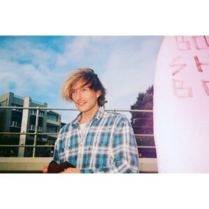 Sean Keenan Instagram - Surf 🐀
📷 @girlandthemoon