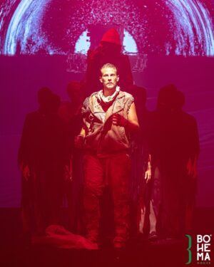 Sebastian Fabijański Instagram - Kilka zdjęć ze spektaklu pt. „Adam”, do którego napisałem scenariusz, który wyreżyserowałem i w którym zagrałem. Dziękuję za tak fantastyczny odbiór i tak pozytywne recenzje. Kolejne spektakle we wrześniu! Zdrówka.