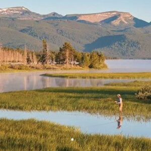 Sebastián Ugarte Instagram - El 17 de agosto de 1959, un terremoto de magnitud 7.5 sacudió Montana, EE. UU., afectando el Parque Nacional Yellowstone. Conocido como el Terremoto de Hebgen Lake, fue uno de los más poderosos en la historia del oeste de EE. UU. El sismo causó deslizamientos de tierra masivos que bloquearon el río Madison, creando el lago Quake.