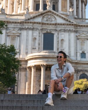 Sebastián Vega Instagram - 💚 UN VIAJE INCREÍBLE 🙏🏻

Paris 🇫🇷 - Alemania 🇩🇪 - Londres 🇬🇧
Tres lugares increíbles con la mejor compañía.
@Valen8aPardoux Te amo y gracias por ser esa parcera inigualable para estos momentos únicos, pasamos delicioso y era necesario tener esta recarga de Novios 🥰 
Lo dice nuestro Psicólogo: “Apórtenle a la relación, no el uno al otro, si no, a la relación. Finalmente los hijos crecen y quedan ustedes dos solos, como al principio”.
Y lo hicimos muy bien 🤟🏻 TE AMO bizcocha y gracias por este viaje tan chimba 🙏🏻 Que sean muchos más 😎.

Gracias a todos por los mensajes tan bacanos, llenos de buena energía 🙏🏻😁💚 Los apreciamos un montón 🤟🏻