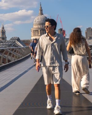 Sebastián Vega Instagram - 💚 UN VIAJE INCREÍBLE 🙏🏻

Paris 🇫🇷 - Alemania 🇩🇪 - Londres 🇬🇧
Tres lugares increíbles con la mejor compañía.
@Valen8aPardoux Te amo y gracias por ser esa parcera inigualable para estos momentos únicos, pasamos delicioso y era necesario tener esta recarga de Novios 🥰 
Lo dice nuestro Psicólogo: “Apórtenle a la relación, no el uno al otro, si no, a la relación. Finalmente los hijos crecen y quedan ustedes dos solos, como al principio”.
Y lo hicimos muy bien 🤟🏻 TE AMO bizcocha y gracias por este viaje tan chimba 🙏🏻 Que sean muchos más 😎.

Gracias a todos por los mensajes tan bacanos, llenos de buena energía 🙏🏻😁💚 Los apreciamos un montón 🤟🏻