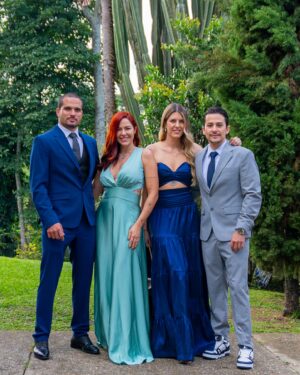 Sebastián Vega Instagram - 😁 LA ELEGANCIA 🤟🏻🎶

@valen8apardoux @doctoralauraochoapardoux @simonecalifano10