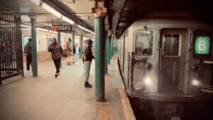 Sébastien Roch Instagram - Rochelle & Laure #newyorksubway #friends #glamourmodel @rochelleredfield @guibert.laure