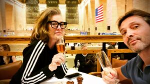 Sébastien Roch Instagram - The class in Dallas? No, the ultimate chic in New York City with @rochelleredfield. A timeless glass of champagne at Grand central Terminal. An exquisite moment. Thank you my dear.
#grandcentralterminal #newyorkcity