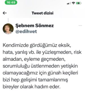 Şebnem Sönmez Instagram - Üç buçuk ay sonra -yani depremden sonra- en önemli eşiğimizi yaşadık. 
Henüz o eşikten geçemedik. 
Geçebilecek miyiz?
Nasıl?
Ortak duygulara sahip olduğumuz halde ortak bir fikrimizin, eylem beraberliğimizin olamadığını bir kez daha görüyorum. 
Bilgiçlik taslamak değil niyetim. 
Tam olarak nerede, nasıl durduğumu-zu ve duramadığımı-zı
özüyle böyle anlatabiliyorum. 

Sevgilerimle 🤍
Not: Deprem bölgelerindeki insanlara yüklenmemeyi başarabilir miyiz lütfen?