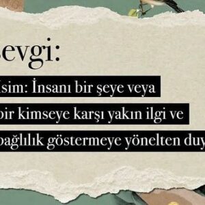 Şebnem Sönmez Instagram - Sevgili arkadaşlar;

Canımız cız ediyor hala, yanığı uzun sürecek biliyoruz. 

Bir Terennüm oyunumuzu büyük kayıplarımızı yaşarken dura kalka, düşe kalka çıkardık. 

Bize büyük dersler verdi sürecimiz. 

Bildiklerimizi tarttık, bazılarını attık, bazılarını aldık, başka gözlere akıl danıştık, sözünü esirgemeyen herkesi dinledik, sözümüzü özünden güçlendiren her ana şükran duyduk. 

İnsanların ortasında konuşmaya hep çekindim, utangaç biriyim. 

Yarı gölgeden fısıldamak bana hep daha yakın gelir, rahat ederim. 

Minnet duyarak teşekkür edeceğim insanları size buradan sunmak isterim. 
@ipekturktan olmasaydı @orchestratheatre kuramazdım 🙏

@iskit_tolga cevheri kendi olan bir oyuncu 🤍

@gulhankadim zarafetli, incelikli, keskin aklını derin gönlüne eş edebilen bir rejisör 🤍

@firuzengin gizil gücü kendi olabilen, her zaman çalışmak isteyeceğim bir yazar 🤍

@ilaydasaran cemre gibi düşen, cemre düşüren bir sahne tasarımcısı 🤍

@sagir_ismail ışığını hiçbirimizin üstünden almasın 🤍

@burcakcollu besteleri terennümümüzün incecik derinliği 🤍

@bukeaksehirli sana ne desem az, ne desem yetmez, ya olmasaydın!

@orchestracontent böyle bir dönemde şövalyeliğe soyunan, müthiş desteğimiz 🤍

Yapamadıklarımız için suçluluk duymayalım ne olur!

Yapabildiklerimiz bizi birbirimize bağlayacak 🤍

Sevgi ile terennüm olsun köprümüz 🤍