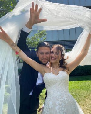 Seda Yıldız Instagram - Bir babanın en mutlu günü.. canım evlatlarım çok mutlu olun , sağlıkla huzurla çok güzel bir ömrünüz olsun, sizi çok seviyorum ❤️❤️❤️