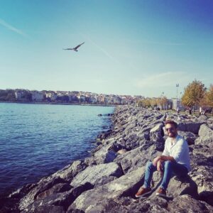 Sefa Tantoğlu Instagram - Hayat kısa kuşlar uçuyor... #cemalsüreya 
.
.
.
#moda #kalamış #kadıköy #istanbul