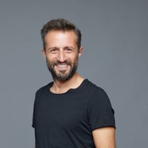 Sefa Tantoğlu Instagram - Bu mu? Bu mu?
.
.
.
#portre #headshot #siyah #oyuncu #gülümse