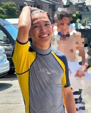 Seishirou Katou Instagram - 7年ぶりの海。

お気に入りは、
4枚目の、遠めから取られた写真をズームしてみたら
無駄に険しい顔だったやつ と
最後の、写真の半分モザイクアートの大笑顔笑
　
#せいせいの休日 #海 #かき氷 #険しい顔
#加藤清史郎