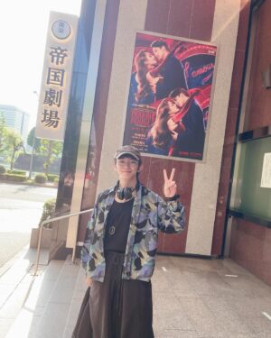 Seishirou Katou Instagram - 『MOULIN ROUGE！』
東京公演、お疲れ様でした！！！
 
だいぶ前に(6月中に笑)観劇したのに、
すっかりとタイミングを失い続けてしまい
こんなことに…笑
　
昨年の初演は観ることが出来ずでしたので
僕個人としては、初ムーランでした。
　
ショーアップするところは
華やかにバチバチに決めてきて、
落とすところは落としてくる。
いやぁ、素敵でした…
 
 
「真実」「美しさ」「自由」「愛」
 
久しぶりに、観劇して泣きました。
グサグサと刺されてしまいまして。
 
翔真クリスチャン、 @kai_shouma 
最高にハマってて本当にあっぱれでした。
のくせに連絡しそびれたことについ先日気付きまして。
観劇日時も含めて報告したら

「おそ！！笑笑 」
と怒られてしまいました＾＾
 
 
ちょっと続き、また日記で書きます。
#僕の日常にアクセントを
↑ #知らない方のために #これ僕の観劇タグです笑
 
@moulinmusicaljp #moulinrougethemusical
#moulinrouge #ムーランルージュ
#帝国劇場 #帝劇 #東京公演 #大千穐楽
@kai_shouma #甲斐翔真 
#加藤清史郎