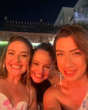 Selen Uçer Instagram - #zeytinağacı #anotherself #2season @netflixturkiye  @ogm.pictures  @nuranevrensit @burcu.alptekin @erdem.tepegoz ve tüm ekibe 💚💙❤️sizle olmak çok güzel 😍🍀🧿🙏💫 @personamenajerlik