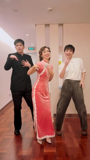 Selena Lee Instagram - 話劇完美收官了！
感謝大家的支持。感恩。#話劇向延安 演員們一起跳舞慶祝一下！

1937年的袁春梅，多謝你讓我再次挑戰自己的極限。
有緣再見⭐️

#國家大劇院 #完美收官啦 #李施嬅 #第一次 #跳出舒適圈你才會遇見更好的自己