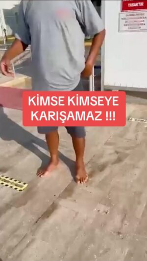 Selim Gülgören Instagram - Öncelikle bu haberi gizli bir şekilde yayınlamıyorum,dünden beri tüm haber sitelerinde yayınlanmış bir video’dur✍️✍️
Kimse kimsenin özgürlüğüne karışamaz isteyen bikini giyer isteyen haşema, 👉 “haşema” giydin diye ben bu havuza seni sokmam diyemezsin!!!! Böyle bir hakkınız yok !!!
.
.
.
#selimgülgören #şarkıcı #oyuncu #instagram #instareels #kıyafetimedokunma #bikini #haşema #özgürlük #özgürlüğümedokunma #inançlar #etek #elbise #giyimkuşam