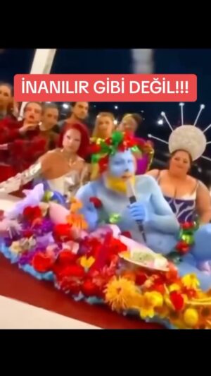 Selim Gülgören Instagram - Bunlar nasıl tanıtımlar 😓 İnsanlar bunları çocuklarına nasıl izletecek 👈 Bir spor müsabakasının içinde bu s.apk.ınlıkların ne işi var inanılır gibi değil😓😓
.
.
.
#selimgülgören #şarkıcı #oyuncu #instagram #instareels #olimpiyatoyunları #olacakşeydeğil #tanıtımlar #amacınıznedir #2024 #şampiyonlar #milltakımlar #giysiler #kıyafetler
