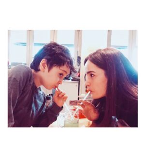 Selin Demiratar Instagram - Limonatalarımızı bile paylaşırız🙈💞