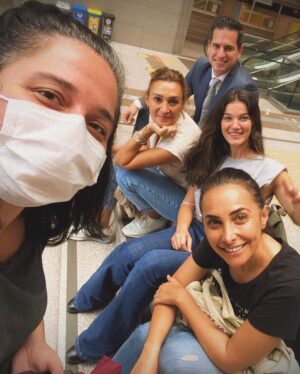 Sema Ergenekon Instagram - Geçen sene Eylül ders çalışırken🙏🏻 @pinarrdenizzz @devrimce @bhrkybhr vee Hukuk Danışmanlarımızda @yunuscelikbiz  Diğer danışmanımız @averdalaksu  kalbimizde🤍 @yargidizi