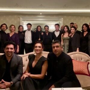 Sema Ergenekon Instagram - Bir hikayeyle yola çıkarken omuzunu kime yasladığın önemli # keremçatay yüzün kime dönük önemli @pablopablo23 arkana kimi aldın kadro büyük🙏🏻 sana kim inandı kalbindesin @uguraslanofficial o zaman 🙏🏻🙏🏻🙏🏻🤍 @yargidizi @kanald