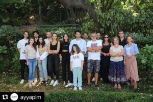 Sema Ergenekon Instagram - #Repost @ayyapim with @make_repost
・・・
Yargı I Pınar Deniz ve Kaan Urgancıoğlu’nun başrollerini paylaştığı, Ali Bilgin’in yönetmenliğini üstlendiği, Sema Ergenekon’un senaryosunu yazdığı ‘Yargı’ dizisinin hazırlıkları tüm hızıyla devam ediyor. Bir cinayet vakasıyla yolları kesişen bir avukat ve bir savcının etkileyici hikayesinin anlatılacağı dizinin oyuncuları sete çıkmadan önce okuma provası için bir araya geldi.
@yargidizi yakında @kanald’de! #ayyapim #yargı @yargidizi
