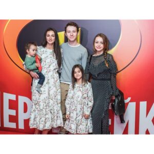 Semyon Treskunov Instagram - Доморощенный Джек-Джек и Co на выгуле. 
Спасибо за прекрасную премьеру @marina_ozkan 
#суперсемейка2