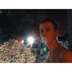 Semyon Treskunov Instagram - Встал рано утром, закурил сигарету
Перед едой сигарету достал